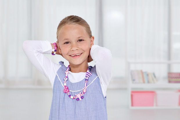 FIMO juwelen kleiset Hartjes - Meisje met hartjes armband en ketting van klei
